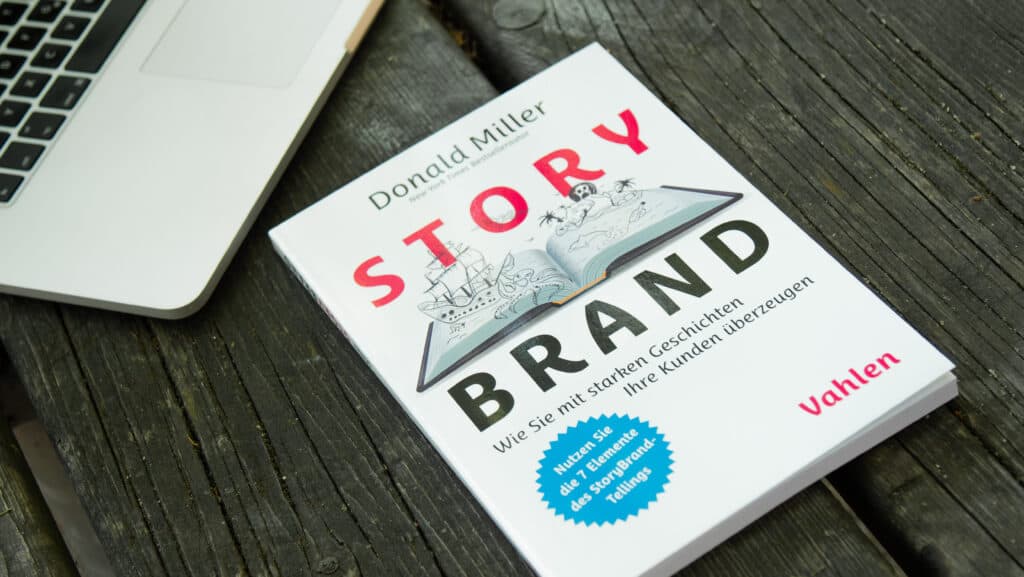 Adrain präsentiert seine Top 5 Marketing Bücher. Mit dabei: Story Brand.